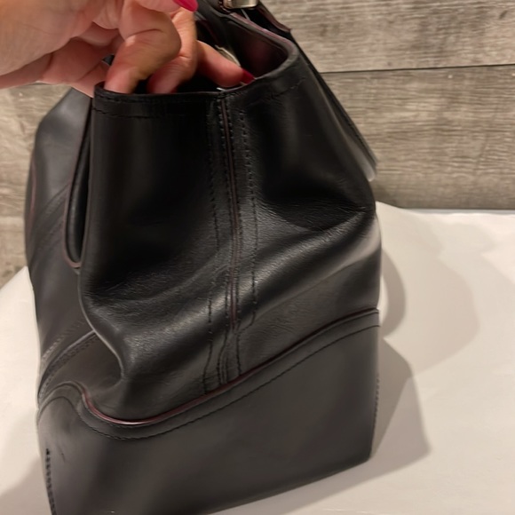 Ann Taylor Leather Bag great condition inside few pen marks - Picture 3 of 8